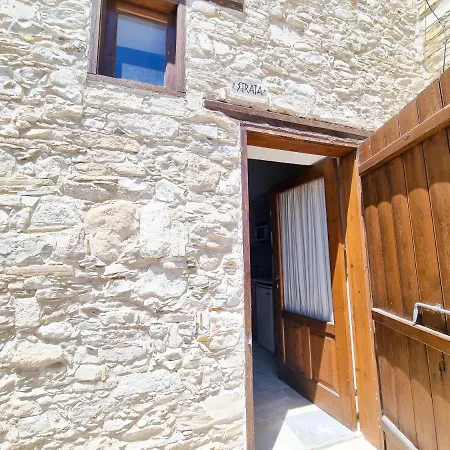 Village Poolside Escape With Pool Facilities Appartement