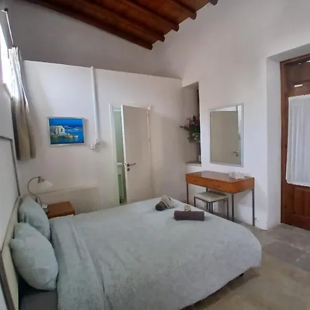 Village Poolside Escape With Pool Facilities Appartement