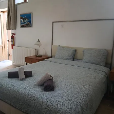 Village Poolside Escape With Pool Facilities *