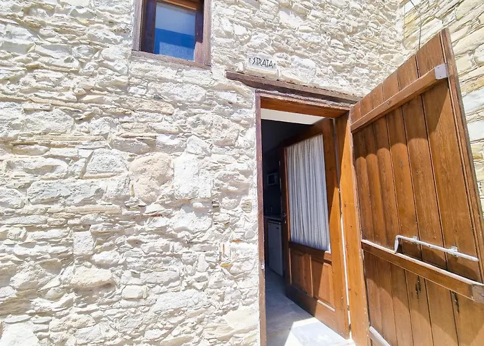 Village Poolside Escape With Pool Facilities Apartmán