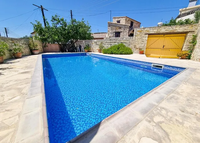 Village Poolside Escape With Pool Facilities Apartmán Skarinou